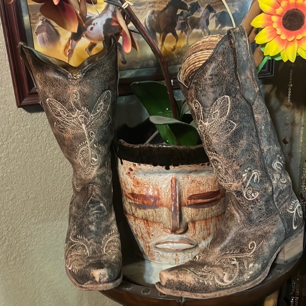 Size 7 1/2 circle G women’s cowgirl boots